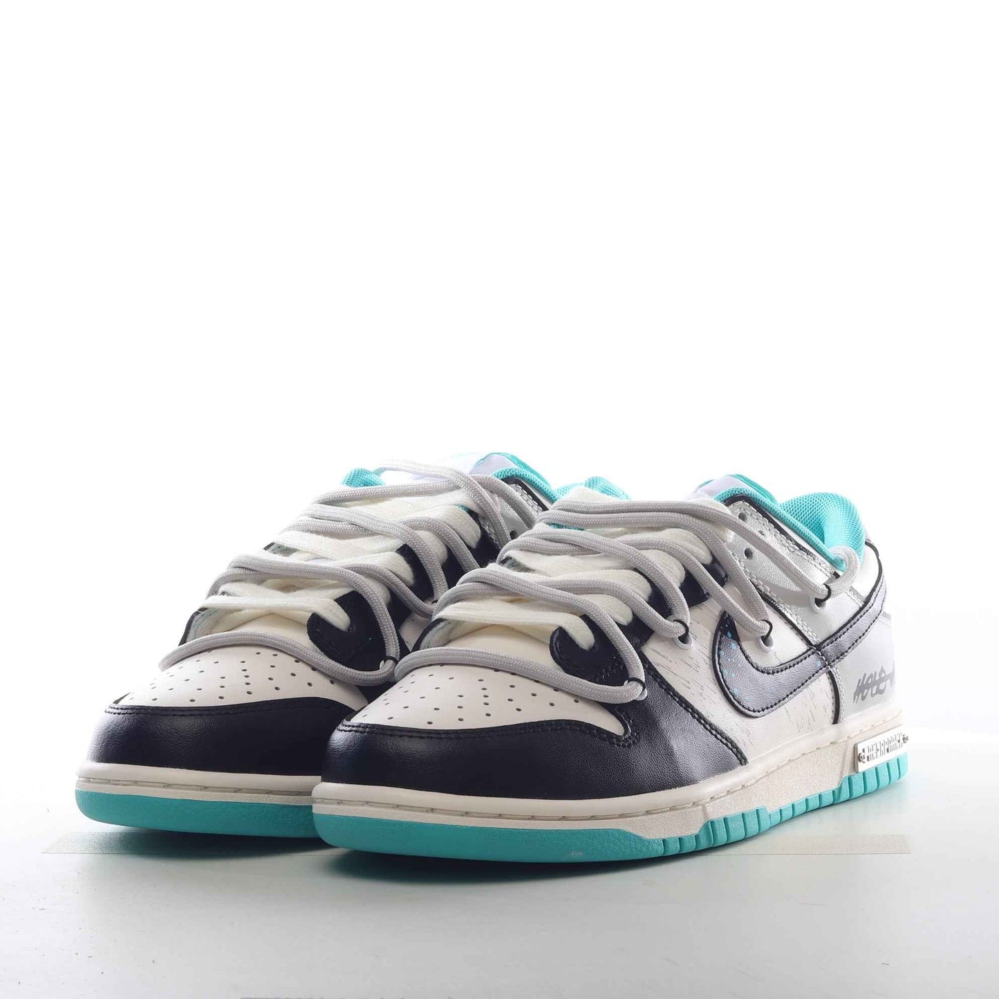Nike SB Dunk Low