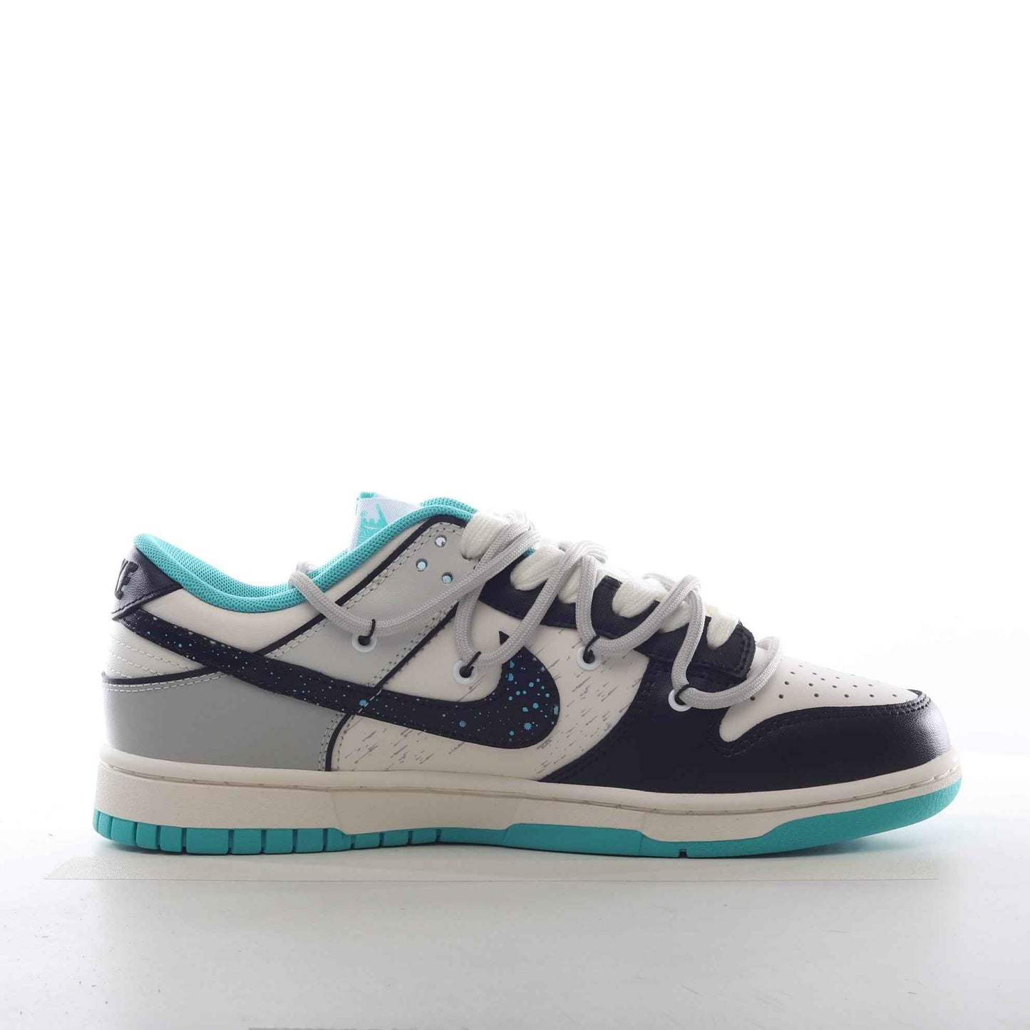 Nike SB Dunk Low