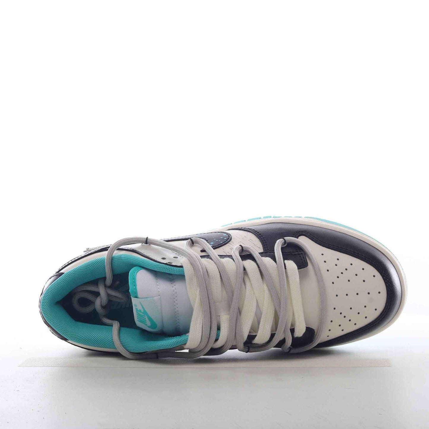 Nike SB Dunk Low